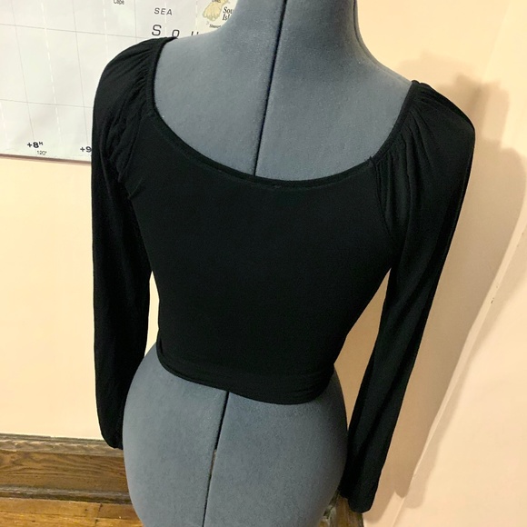 Deep V Crop Top - Picture 2 of 3
